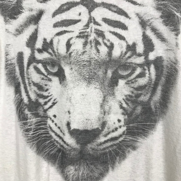 Forever 21 Top with a tiger, it is totally  adorable - Picture 3 of 5